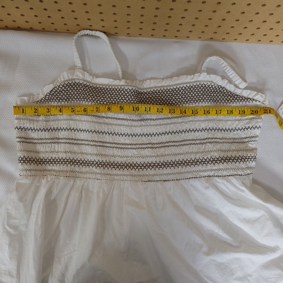 Old Navy Sleeveless SmockedBabydoll  embroidery Top, size XXL - Picture 10 of 11